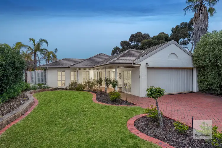 5 Garden Close, Hillside VIC 3037