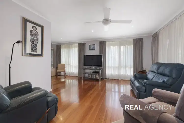 18 Bunker Crescent, Glen Waverley VIC 3150