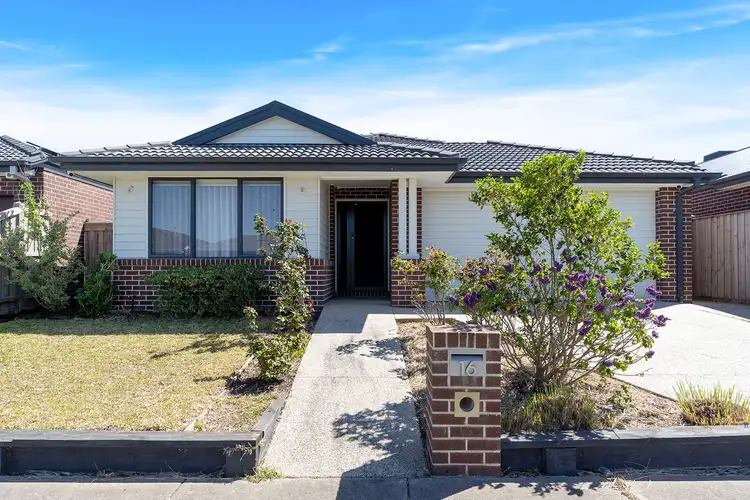 16 Primrose Crescent, Mickleham VIC 3064