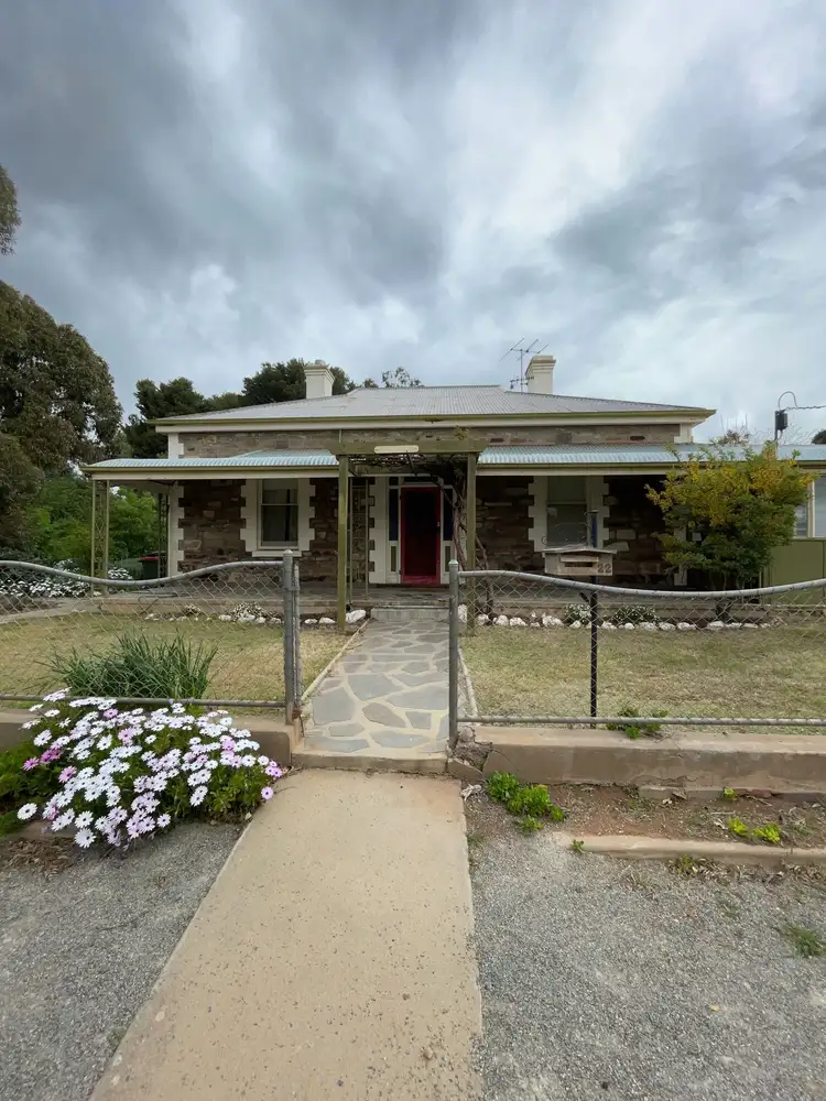 22 Upper Thames Street, Burra SA 5417