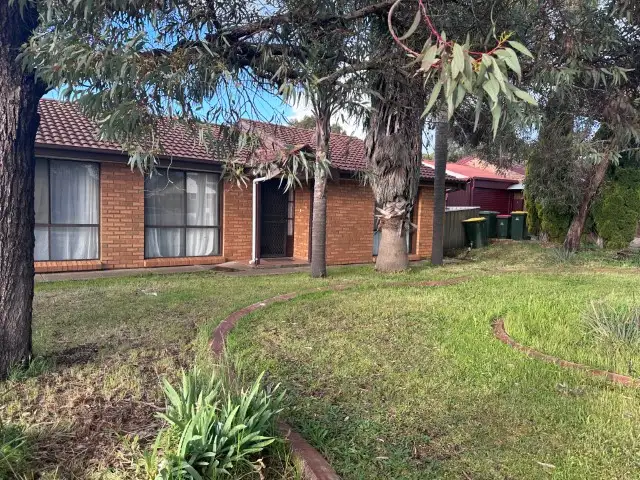 10 London Court, Craigmore SA 5114