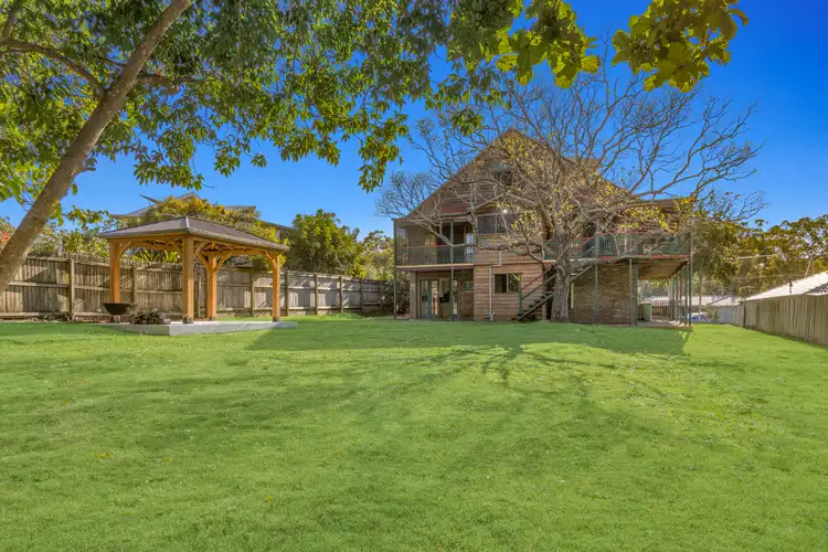 12 Peacock Court