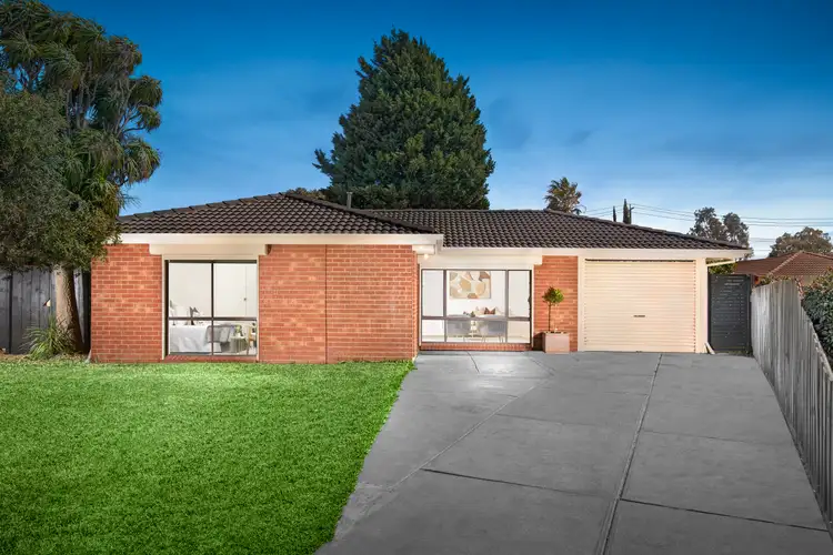 6 Bronsdon Court, Mill Park VIC 3082