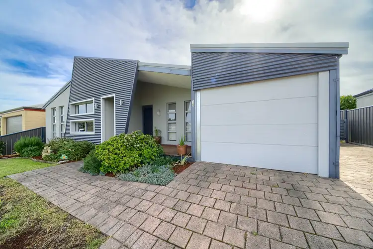 10 Hogarth Road, Mckail WA 6330