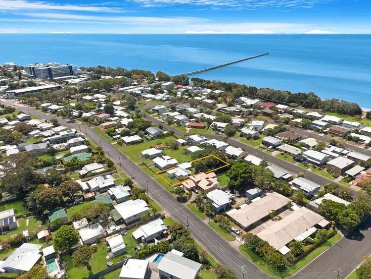64 King Street, Urangan QLD 4655