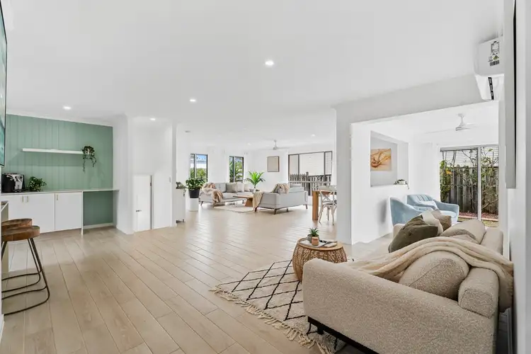 6 Sandow Street, Pacific Pines QLD 4211