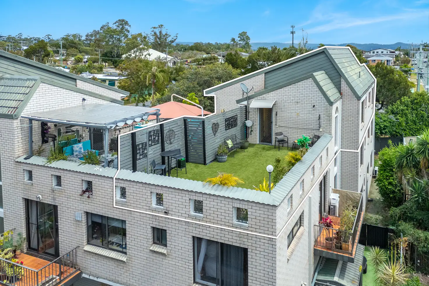 Main view of Homely apartment listing, 5/57 Milton Avenue, Paradise Point QLD 4216