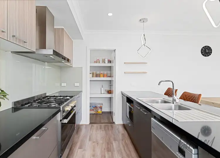 Fifth view of Homely house listing, 15 Nesting Vista, Craigieburn VIC 3064