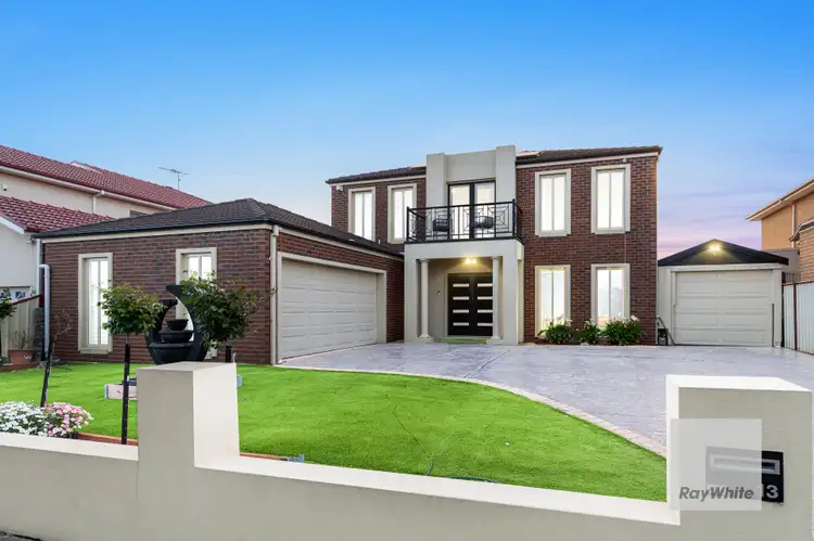 13 Glenelg Boulevard, Taylors Hill VIC 3037