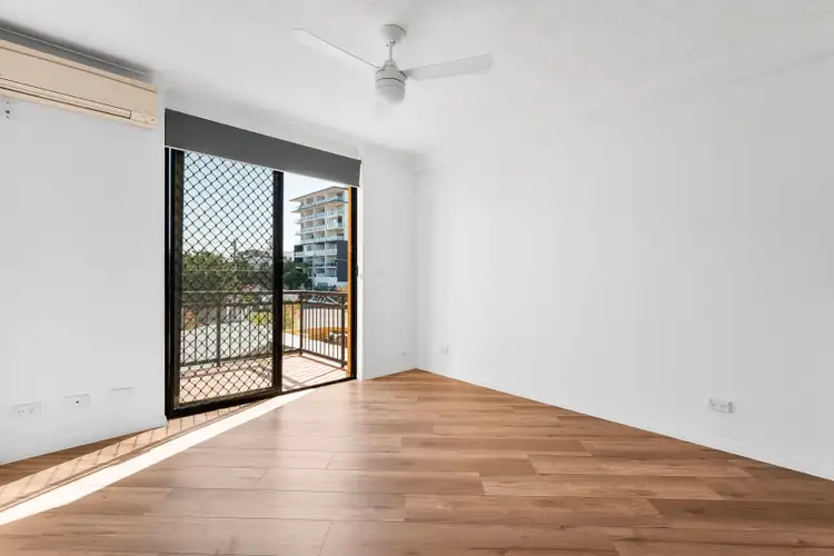 17/10-12 Bath Street, Labrador QLD 4215