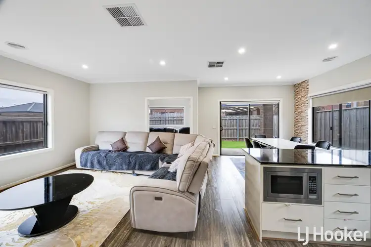 Fifth view of Homely house listing, 7 Erden Court, Harkness VIC 3337