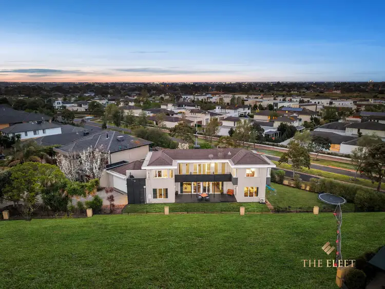 22 Manhattan Close, Sanctuary Lakes VIC 3030