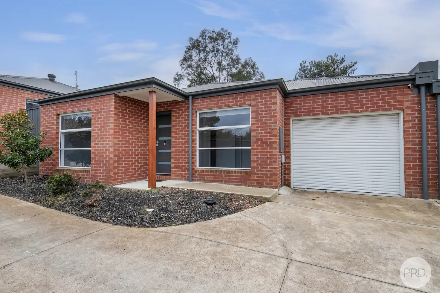 Main view of Homely townhouse listing, 2/209 Tinworth Avenue, Mount Clear VIC 3350