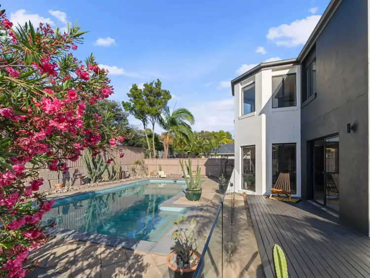 16 Islander Court, Burleigh Waters QLD 4220