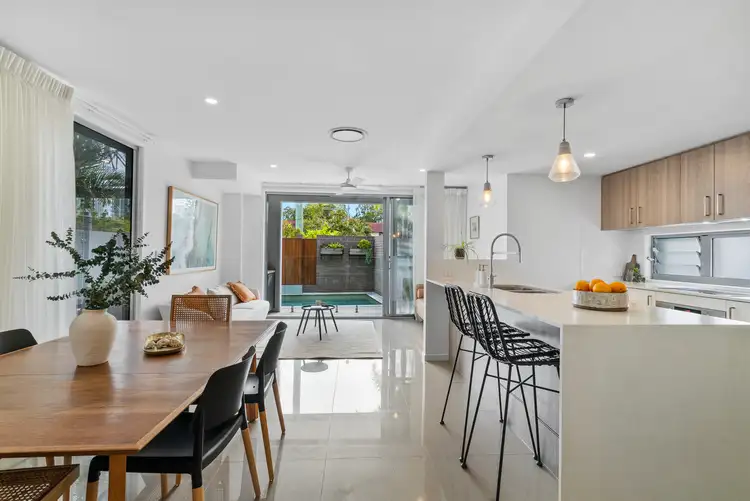 2/30 Coolangatta Road, Coolangatta QLD 4225