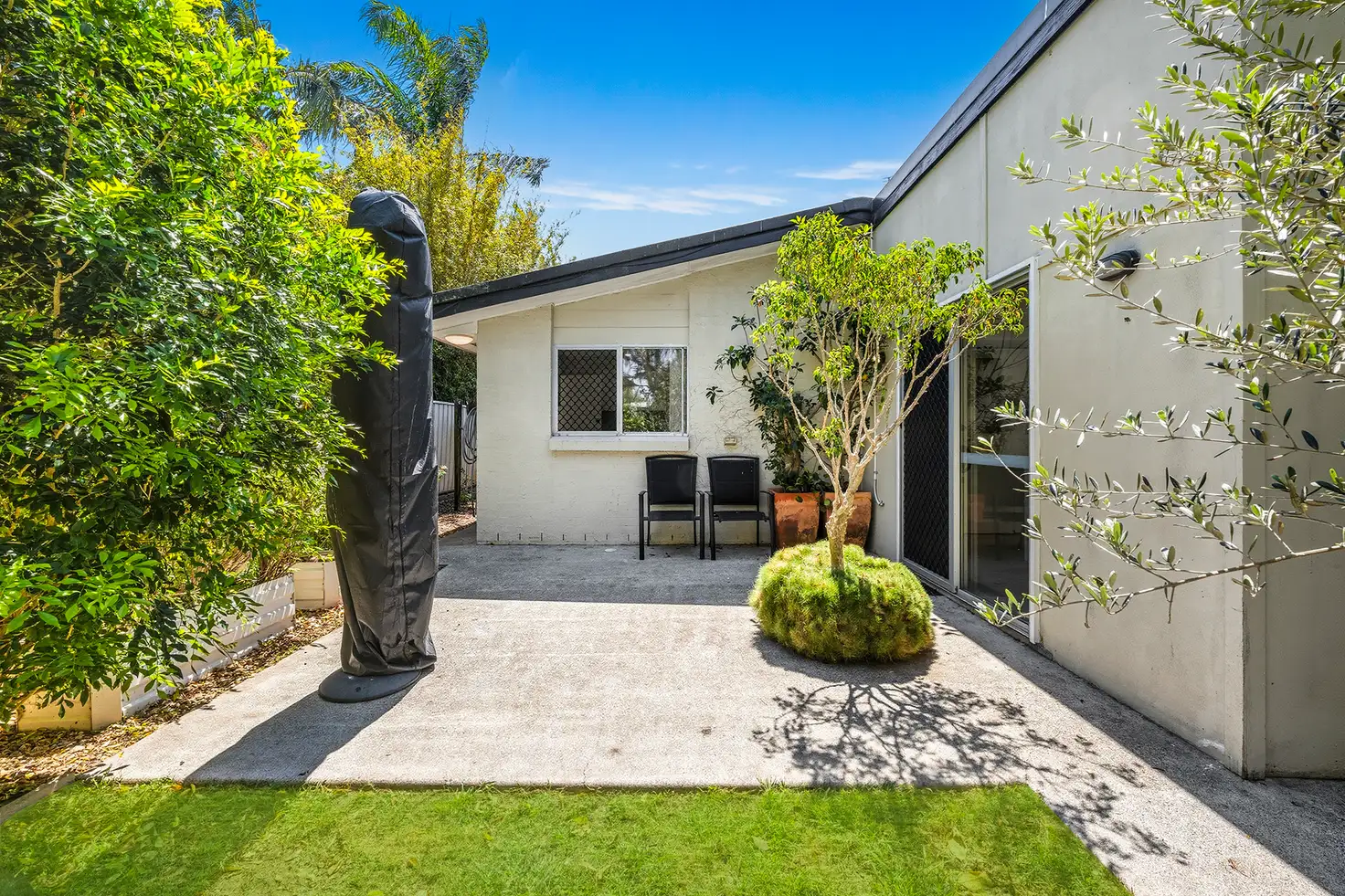 Main view of Homely semi-detached listing, 2/32 Nundah Avenue, Miami QLD 4220