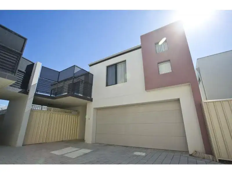Main view of Homely townhouse listing, 2/52 Spinnaker Heights, Yangebup WA 6164