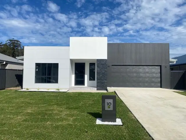 10 Ocean Point Avenue, Moonee Beach NSW 2450