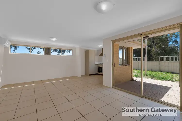 Seventh view of Homely house listing, 10/10 Delamere Way, Camillo WA 6111