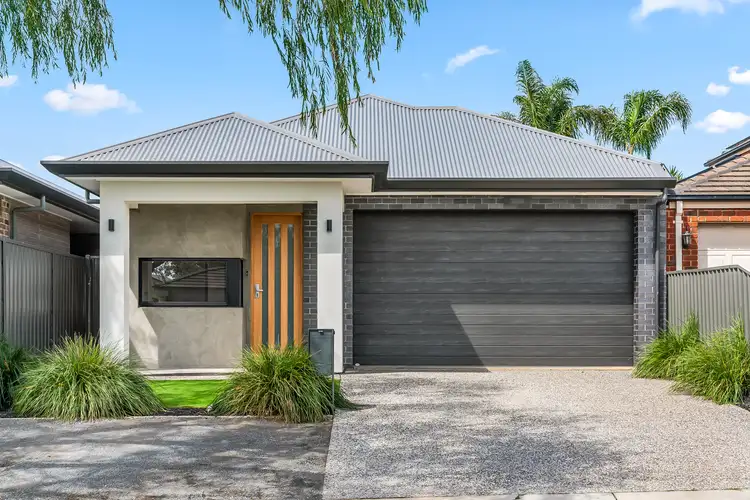 7A Rostrevor Avenue
