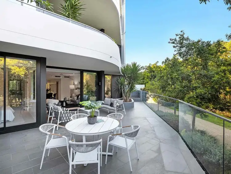 9102/50 Parkside Circuit, Hamilton QLD 4007