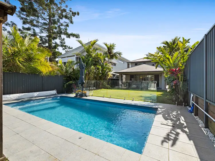90 Nash Street, Sandgate QLD 4017