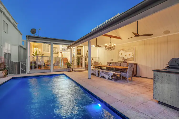 35 Flinders Parade, Scarborough QLD 4020