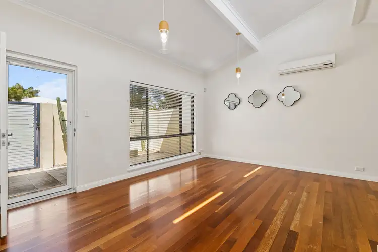 8 Moira Lane, Scarborough WA 6019