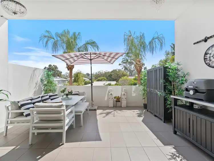205/17 Bath Street, Labrador QLD 4215