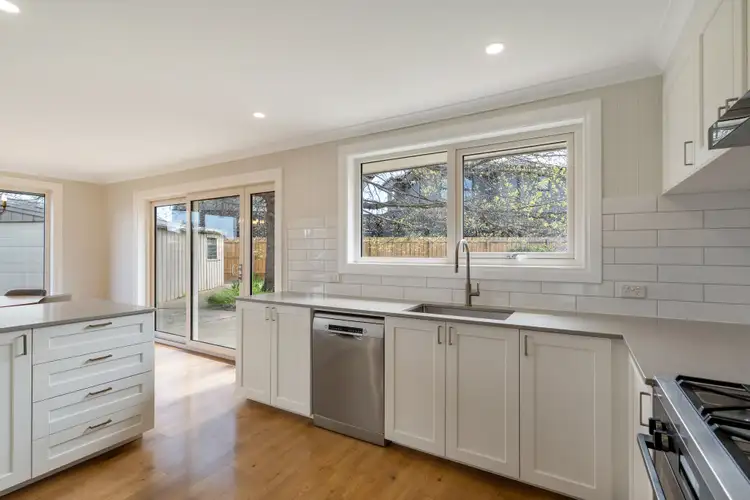 24 Milburn Place, Craigieburn VIC 3064