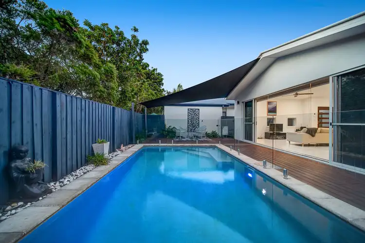 6 Dominica Place, Kawana Island QLD 4575