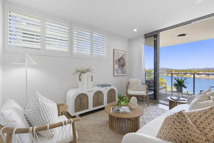 33 Lakefront Crescent