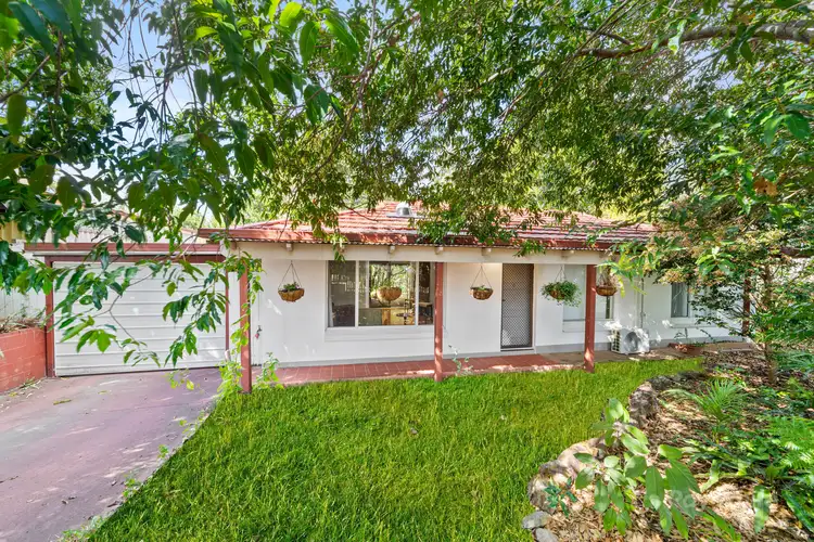 10 Woodland Crescent