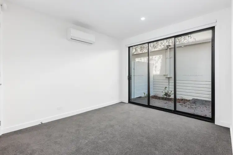 Third view of Homely townhouse listing, 21/5-7 Manikato Ave, Mordialloc VIC 3195