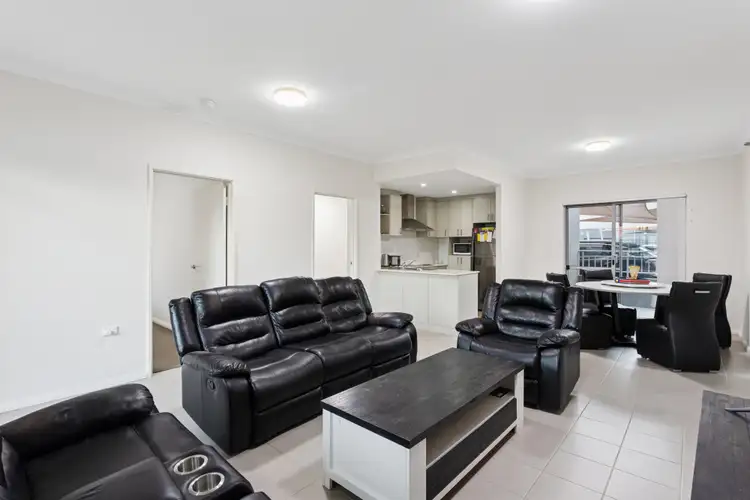 2/3 Villa Pass, Ellenbrook WA 6069