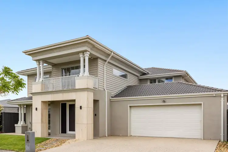 10 Bluebank Avenue, Clyde North VIC 3978