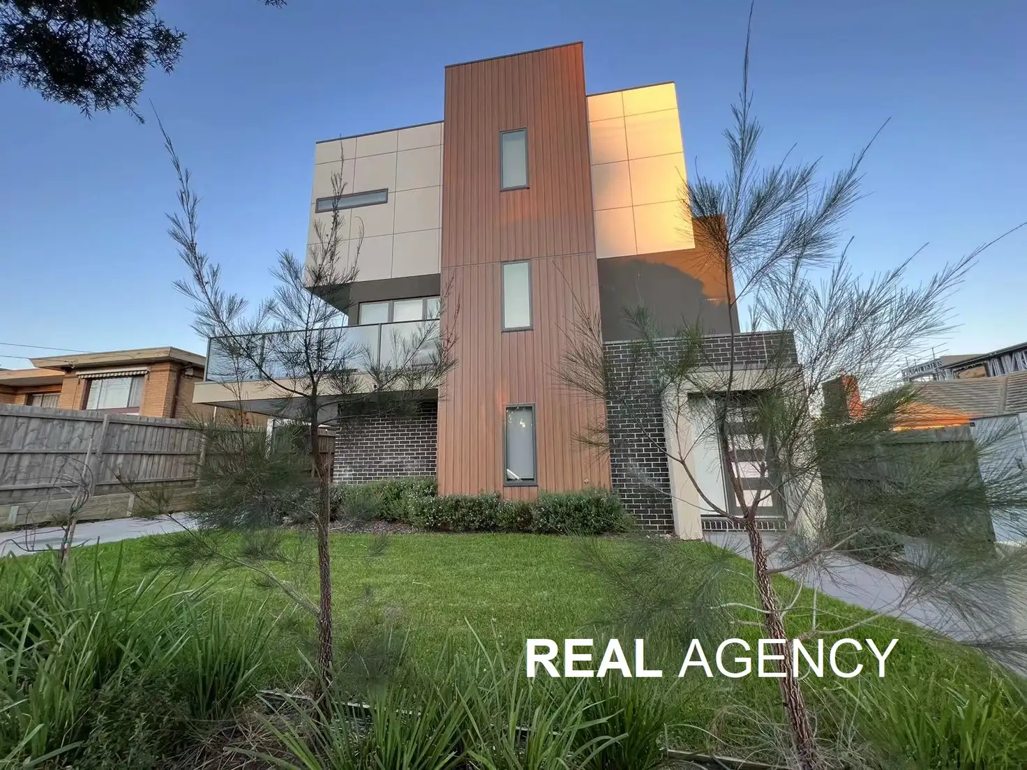 Main view of Homely townhouse listing, 1/259 Stud Road, Wantirna South VIC 3152