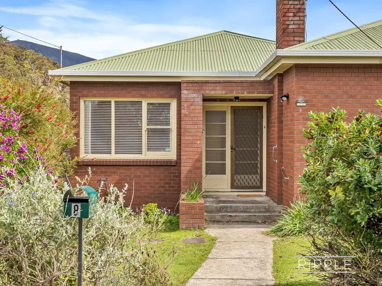 8 Esk Avenue, Mount Stuart TAS 7000