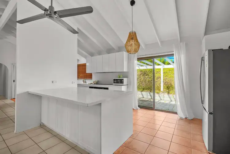 27 Cornwall Drive, Elanora QLD 4221