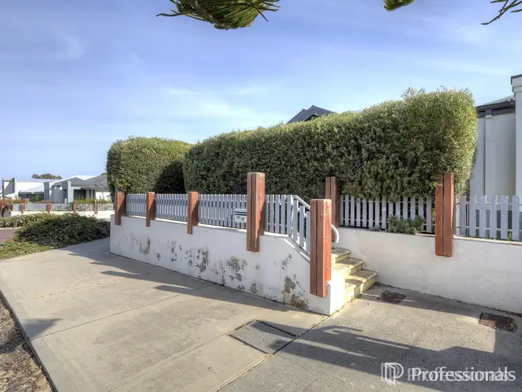 98 Shorehaven Boulevard