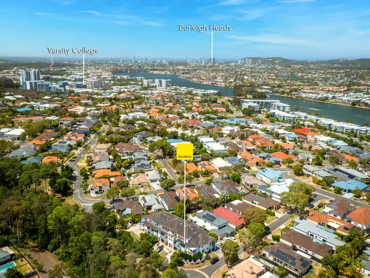 7/4 Ranier Crescent, Varsity Lakes QLD 4227