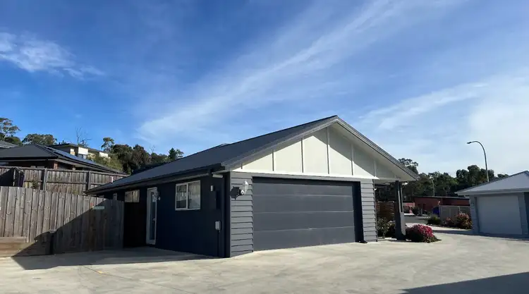 8/6 Pauls Road, Lindisfarne TAS 7015