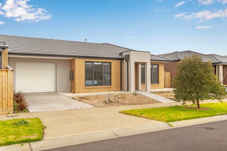 44 Amaretto Circuit, Manor Lakes VIC 3024