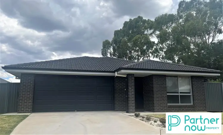 15 Lorikeet Drive