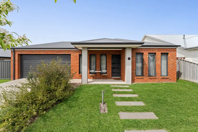 13 Tributary Way, Woodend VIC 3442
