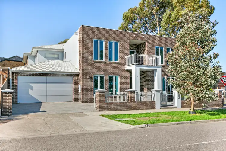 10 Wattlebird Crescent, Reservoir VIC 3073