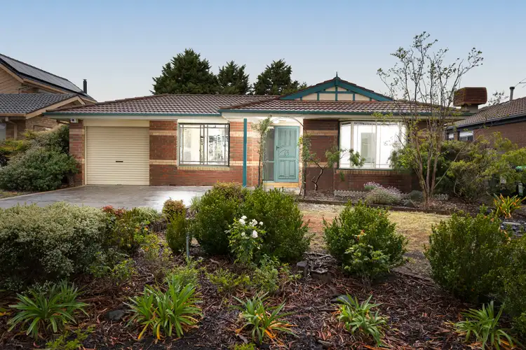 12 Yarcombe Crescent, Craigieburn VIC 3064