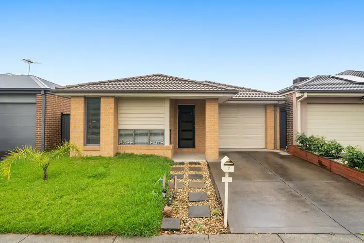 7 Wilkiea Crescent, Cranbourne North VIC 3977