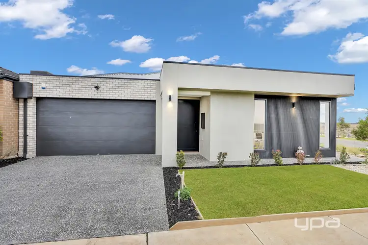 Second view of Homely house listing, 7 Raindrop Circuit, Fraser Rise VIC 3336