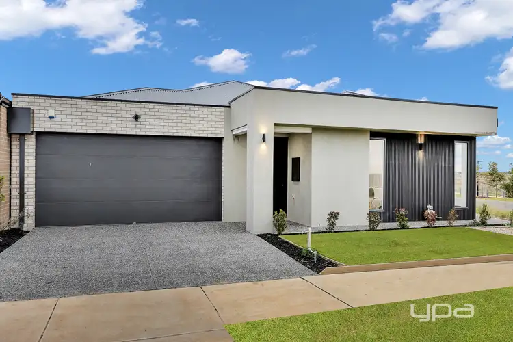 Third view of Homely house listing, 7 Raindrop Circuit, Fraser Rise VIC 3336